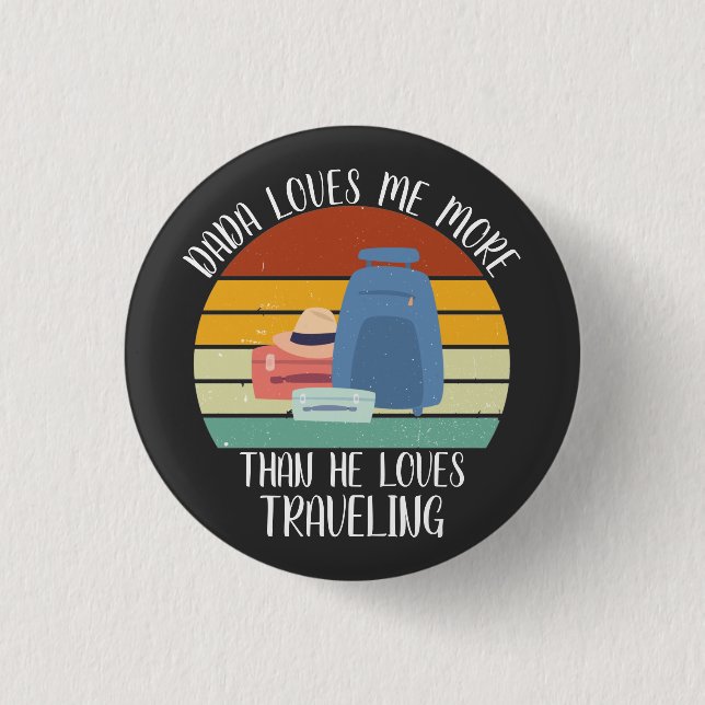 Badge Rond 2,50 Cm CUSTOM Dada M'Aime Plus Qu'Il N'Aime Voyager (Devant)