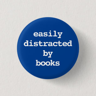 Badge Rond 2,50 Cm facilement distrait par la typographie des livres