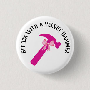 Badge Rond 2,50 Cm Frappez Em avec marteau de velours