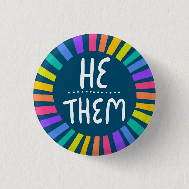 Badge Rond 2,50 Cm HE / EUX Pronounounes Rainbow Handlettered Pride (Devant)
