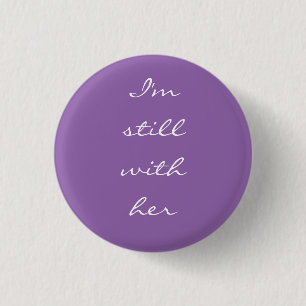 Badge Rond 2,50 Cm "Je suis toujours avec elle"