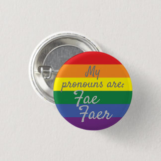 Badge Rond 2,50 Cm Mes pronoms sont : Fae Faer - Drapeau arc-en-ciel
