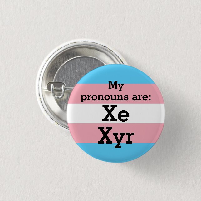 Badge Rond 2,50 Cm Mes pronouns sont : Xe Xyr - Drapeau trans (Devant & derrière)