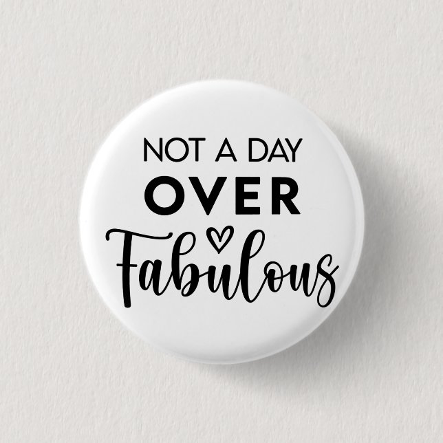 Badge Rond 2,50 Cm Pas un jour de plus que fabuleux – Citation drôle  (Devant)