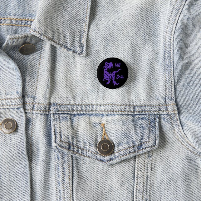 Badge Rond 2,50 Cm Purple Trex le Boss Dino (En situation)