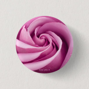 Badge Rond 2,50 Cm Rose Plier Au Bouton De Perfection