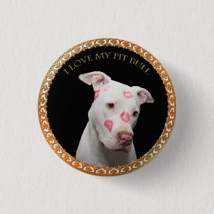 Badge Rond 2,50 Cm Un pitbull blanc avec des baisers rouges partout s