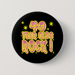 Badge Rond 5 Cm 40 ans de roche ! Bouton (rose)