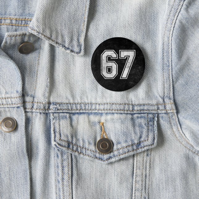 Badge Rond 5 Cm 67 Mème amusant Six Sept Gen Alpha (En situation)