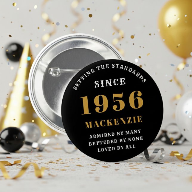 Badge Rond 5 Cm 70th Birthday 1956 Elegant Chic Black Gold (Born 1956 button badge. Background out of focus.)
