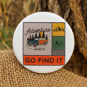 Badge Rond 5 Cm Adventure Await Go Find It Retro Camping Travel