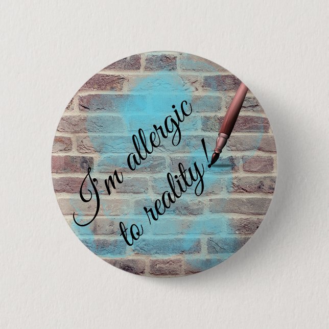 Badge Rond 5 Cm "Allergique à la réalité" broche/ (Devant)