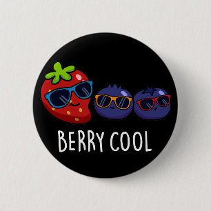 Badge Rond 5 Cm Berry Cool Funny Strawberry Blueberry Pun Dark BG