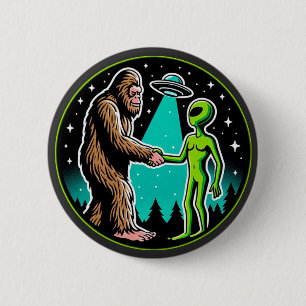 Badge Rond 5 Cm Bigfoot Alien Alliance - Funny Scifi Cryptid