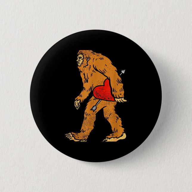 Badge Rond 5 Cm Bigfoot Sasquatch Heart With Arrow Funny Valentine (Devant)