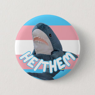 Badge Rond 5 Cm Blahaj Trans Il/Him pronoun