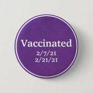 Badge Rond 5 Cm Bouton vacciné (violet) avec dates personnalisées
