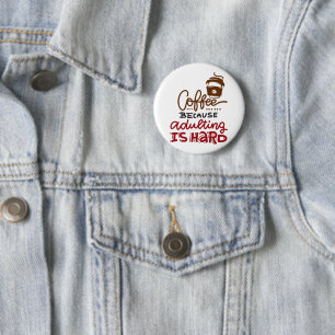 Badge Rond 5 Cm Café Parce Que L'Adulte Est Dur