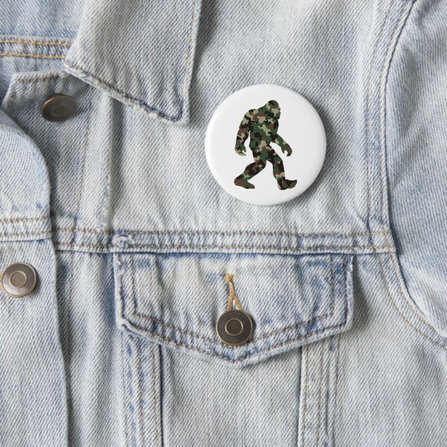 Badge Rond 5 Cm Camo Bigfoot Sasquatch (En situation)
