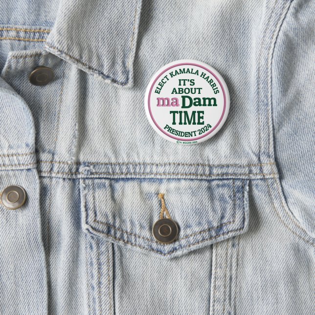 Badge Rond 5 Cm C'est à propos de maDam Time (En situation)