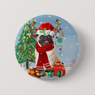 Badge Rond 5 Cm Chien carlin en neige avec cadeaux de Noël