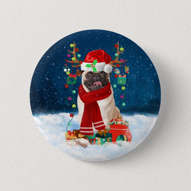 Badge Rond 5 Cm Chien carlin en neige avec cadeaux de Noël (Devant)
