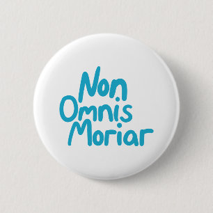 Badge Rond 5 Cm Citation en latin ancien écrite à la main à l'encr