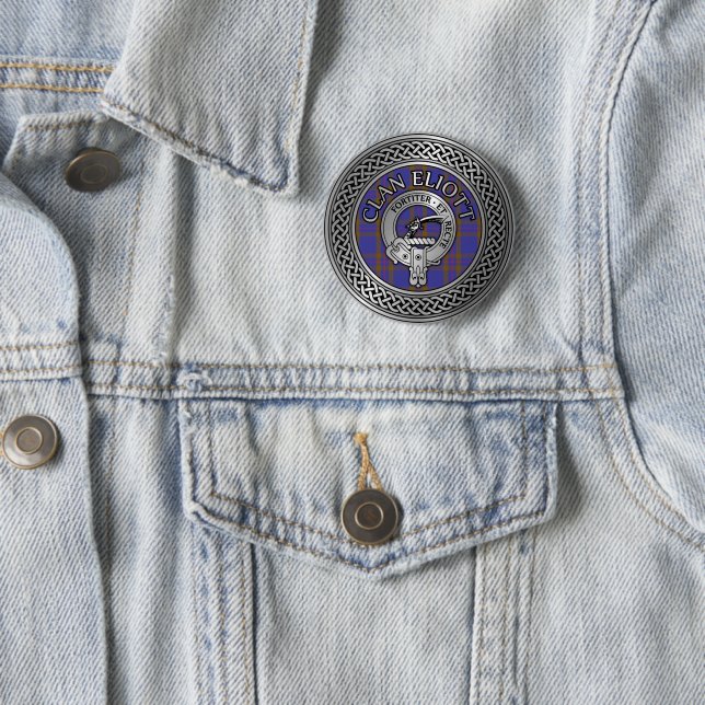 Badge Rond 5 Cm Clan Eliott Crest & Tartan Knot (En situation)
