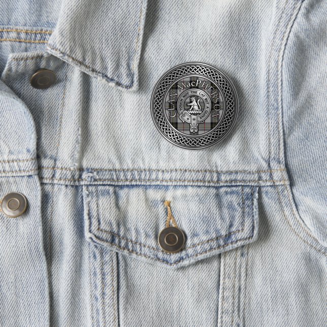 Badge Rond 5 Cm Clan MacPherson Crest & Tartan Knot (En situation)