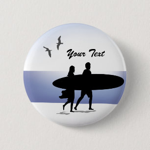 Badge Rond 5 Cm Couple surf sur le bouton arrière de l'épingle d