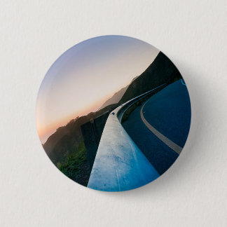 Badge Rond 5 Cm Courbe sur la route