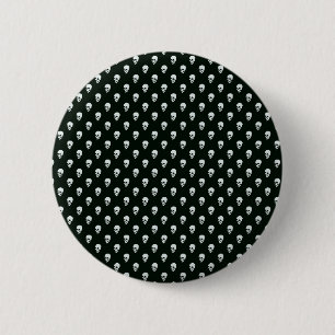 Badge Rond 5 Cm Crâne blanc dangereux sur la rétro surface noire