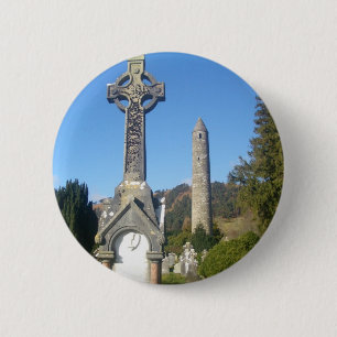 Badge Rond 5 Cm Croix et tour ronde Glendalough de St Kevin