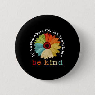 Badge Rond 5 Cm Dans Un Monde Où L'On Peut Être N'Importe Quoi