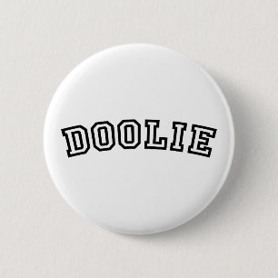 BADGE ROND 5 CM DOOLIE