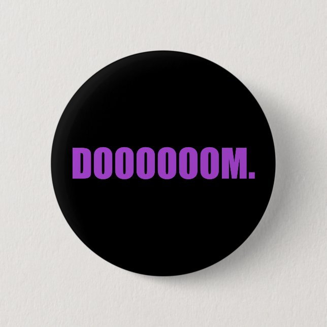 Badge Rond 5 Cm DOOOOOOM. en bouton violet (Devant)