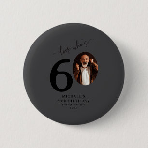 Badge Rond 5 Cm Drôle de regard qui a 60 ans 60e anniversaire styl