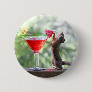 Badge Rond 5 Cm Écureuil buvant un cocktail à l'heure heureuse