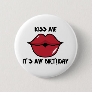 Badge Rond 5 Cm embrassez-moi, il est mon anniversaire
