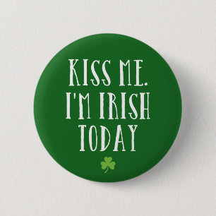 Badge Rond 5 Cm Embrassez-moi. Je suis irlandais aujourd'hui