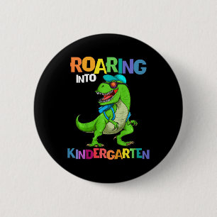 Badge Rond 5 Cm Enfants Gravant Dans Le Jardin D'Enfants Dinosaure