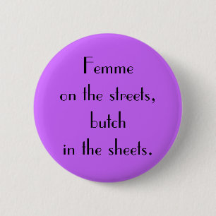 Badge Rond 5 Cm "Femme bouton sur rues"