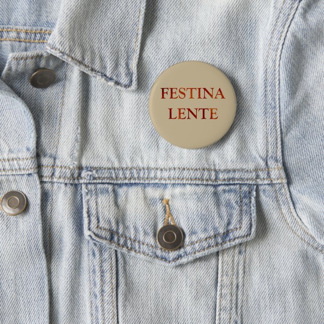 Badge Rond 5 Cm festina lente (En situation)