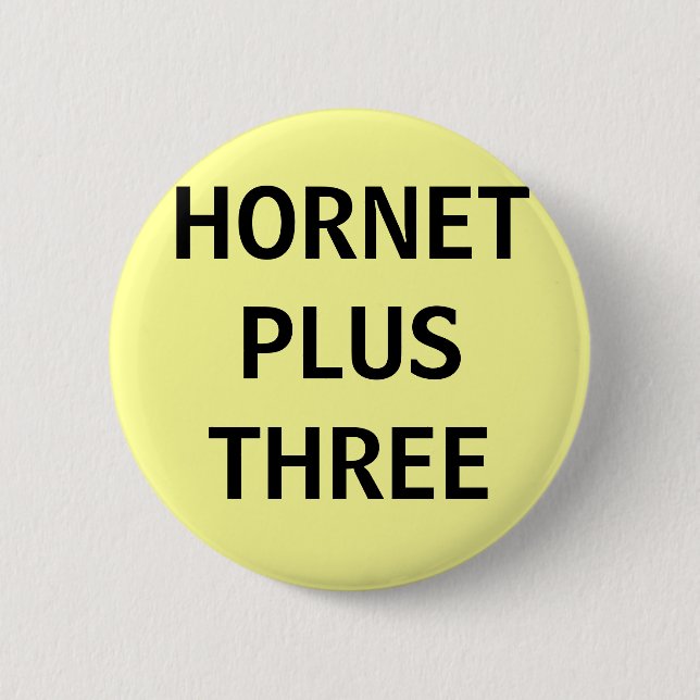 BADGE ROND 5 CM FRELON PLUS TROIS (Devant)