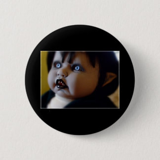 Badge Rond 5 Cm goupille de poupée d'horreur