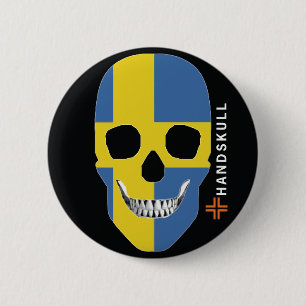 Badge Rond 5 Cm HANDSKULL Suède, Happy crâne, Drapeau Suède