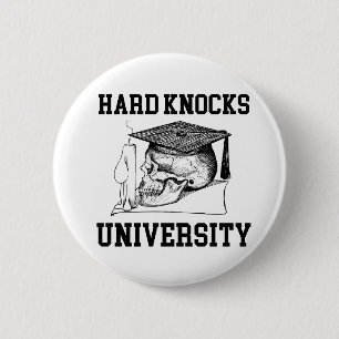 Badge Rond 5 Cm HARD KNOCKS UNIVERSITY - School of Hard Knock