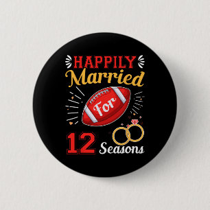 Badge Rond 5 Cm Heureusement mariés depuis 12 saisons 12e annivers