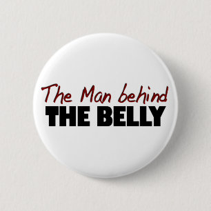 Badge Rond 5 Cm Homme derrière le ventre