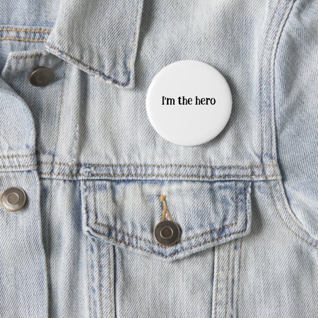 Badge Rond 5 Cm I’m the Hero – Bold Motivational Quote Button |  (En situation)